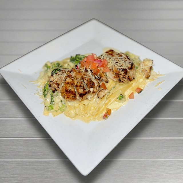 Chicken alfredo pasta.